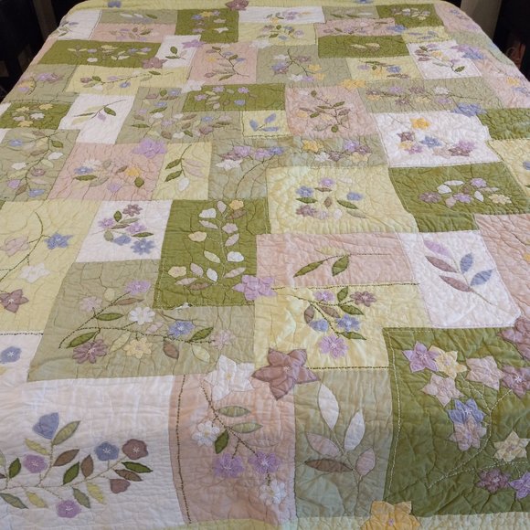 Pottery Barn Bedding Pottery Barn Green Floral Patchwork Quilt And